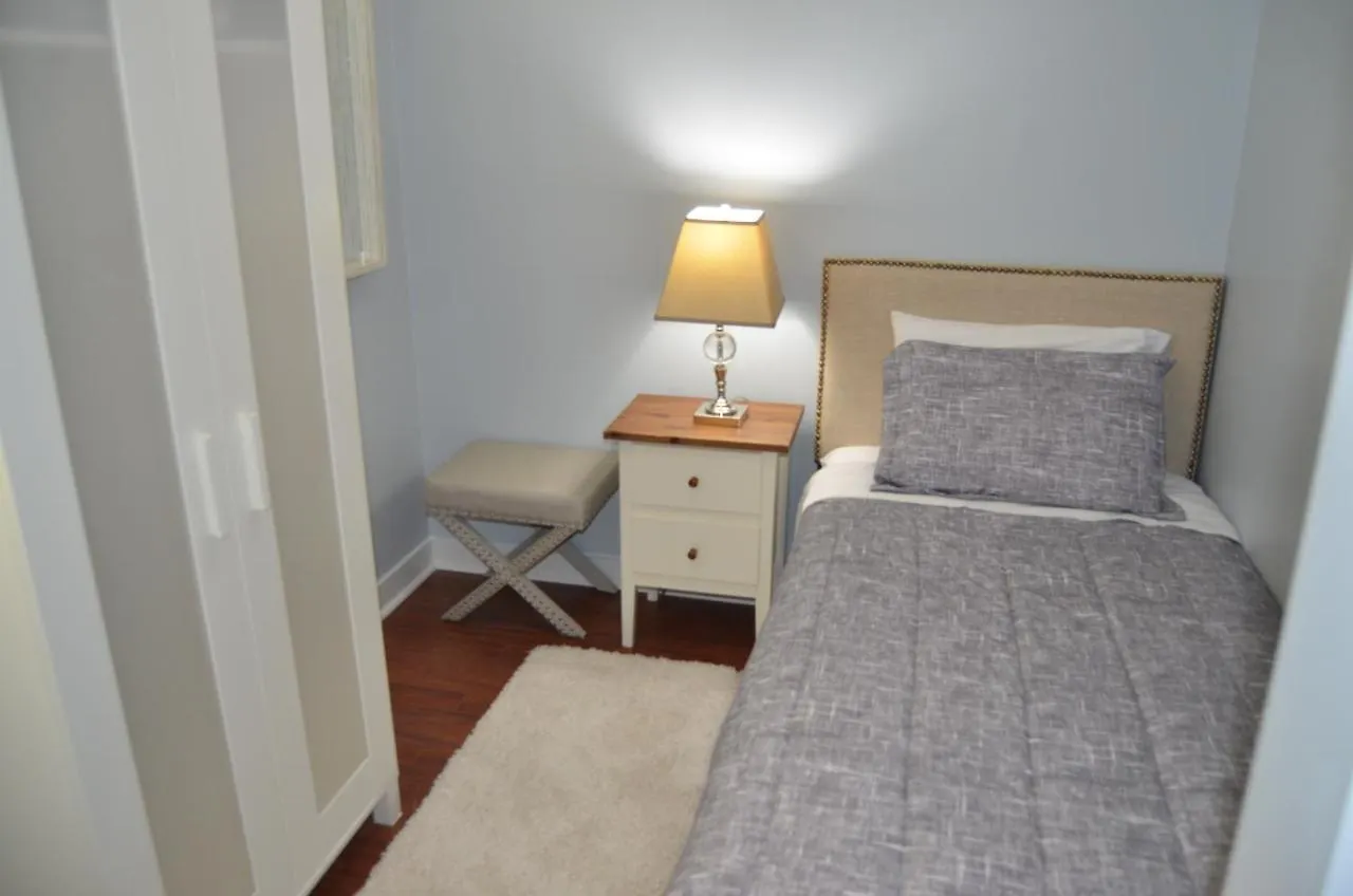 Skydome Furnished Residences 0*, Toronto Canada
