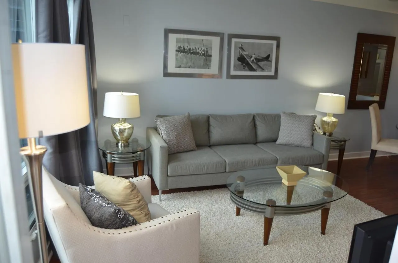 Skydome Furnished Residences 0*, Toronto