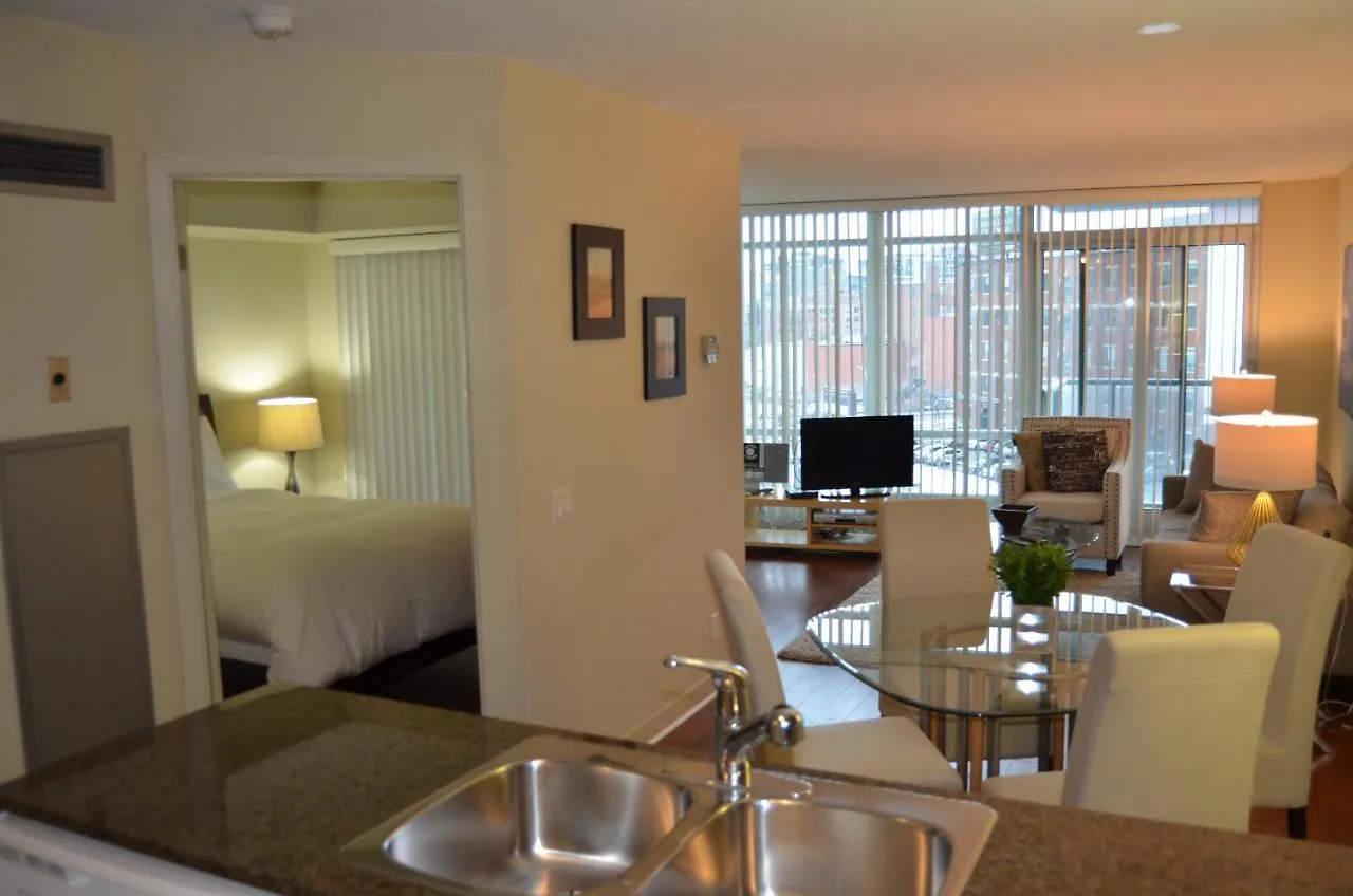 Skydome Furnished Residences 0*, Toronto